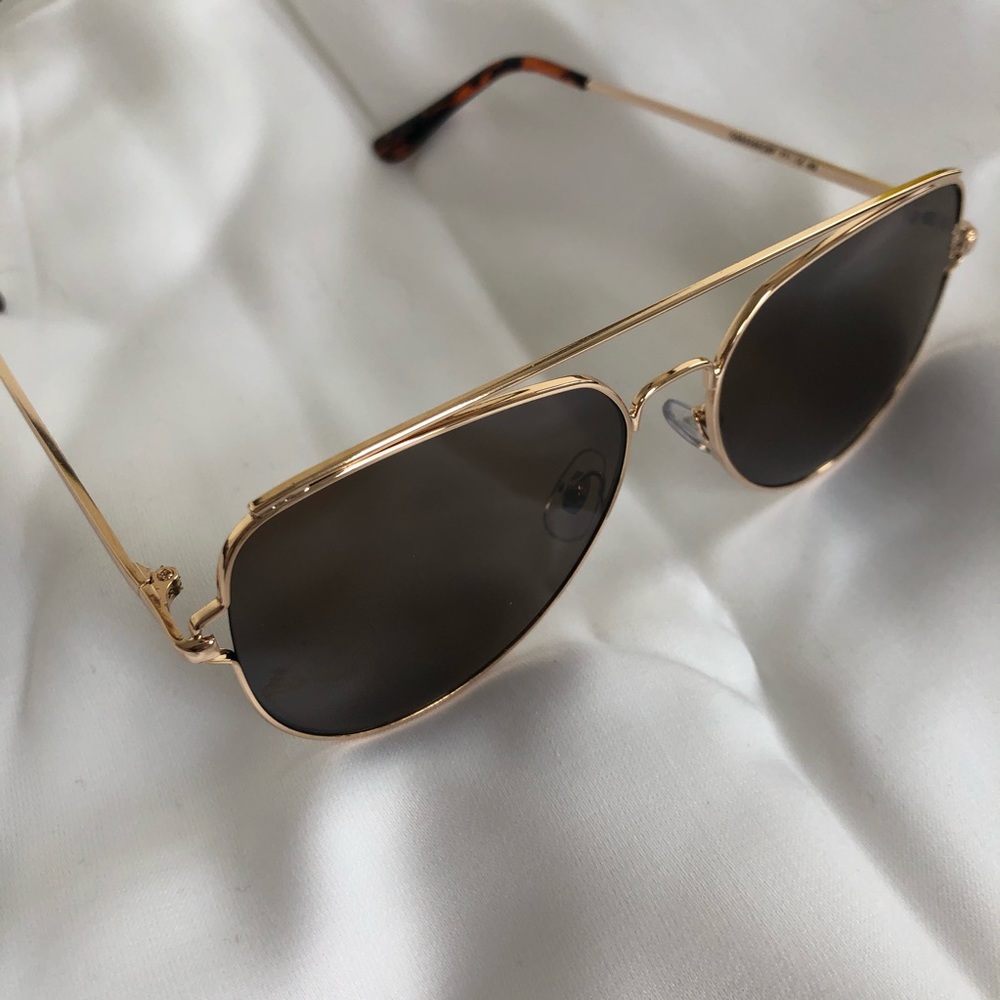 O by Oscar de la Renta Aviators - Gold